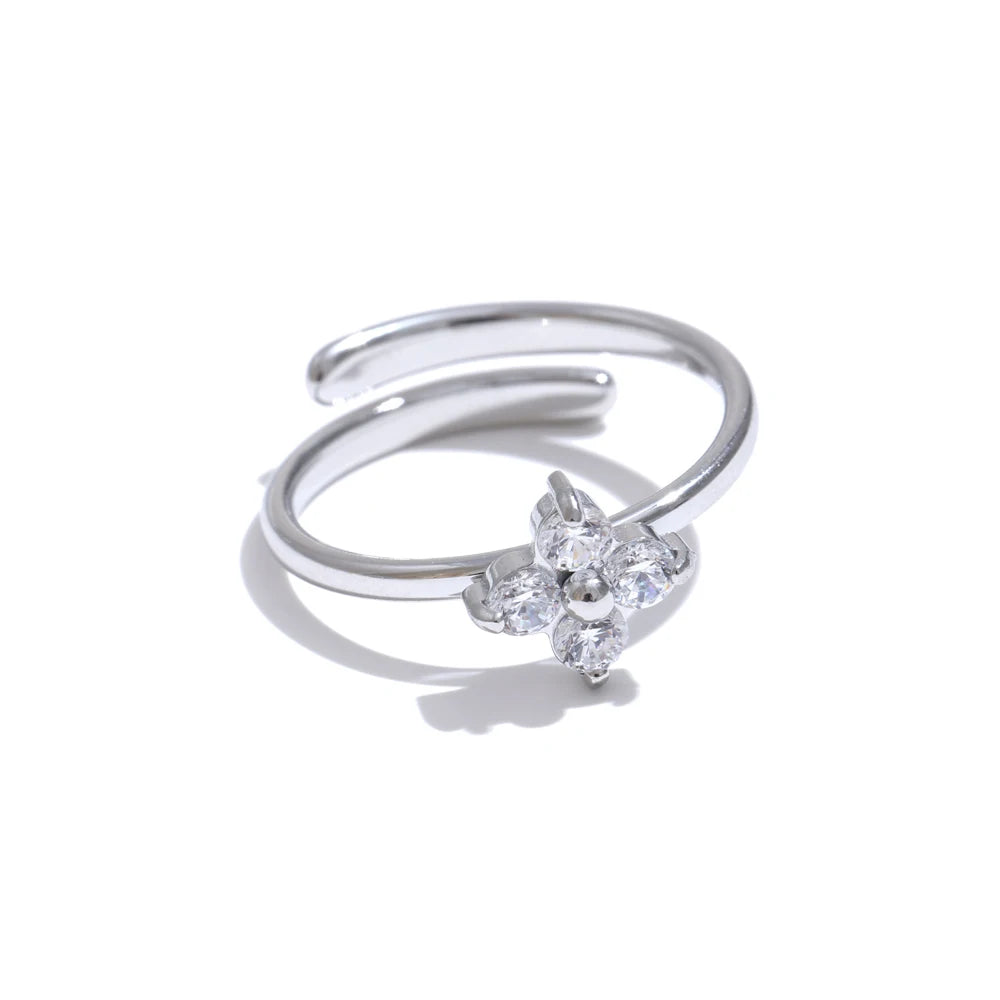 Anello regolabile trifoglio e strass argento