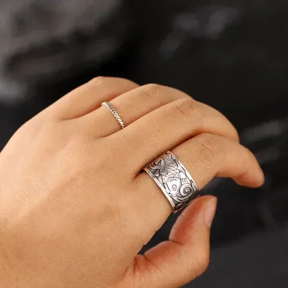 Ring mit ethnischem Stil und Fischen