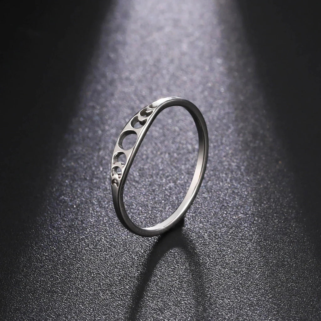 Ring mit silbernen Mondsicheln