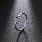 Ring mit silbernen Mondsicheln