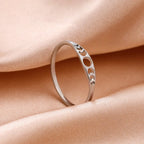 Ring mit silbernen Mondsicheln