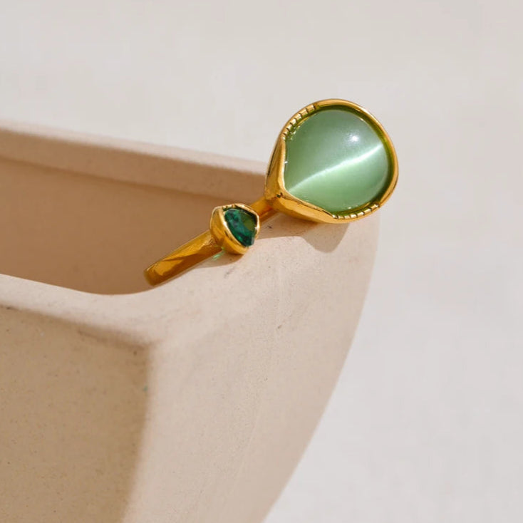 Bague avec Goutte d'Eau en Pierre Naturelle et Zircon