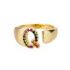 Bague large personnalisée avec initiale arc-en-ciel q