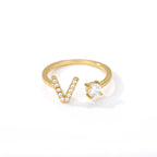 Personlig ring med initialen v