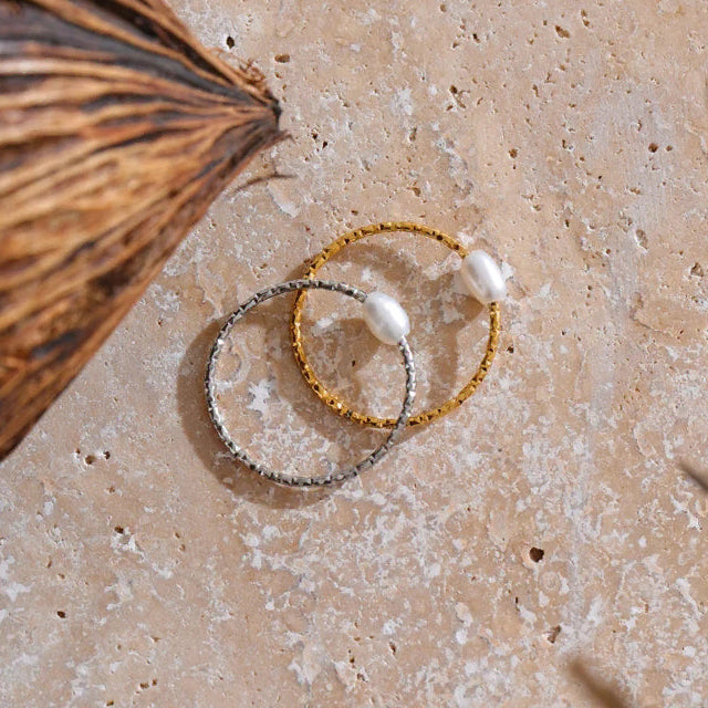 Anello con perla d'acqua dolce oro