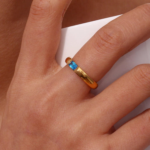 Anello con pietra di nascita incastonata per donna dicembre