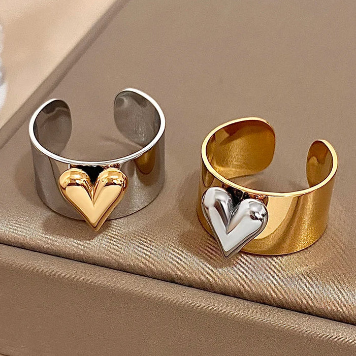 Ring med upphöjt hjärta i guld
