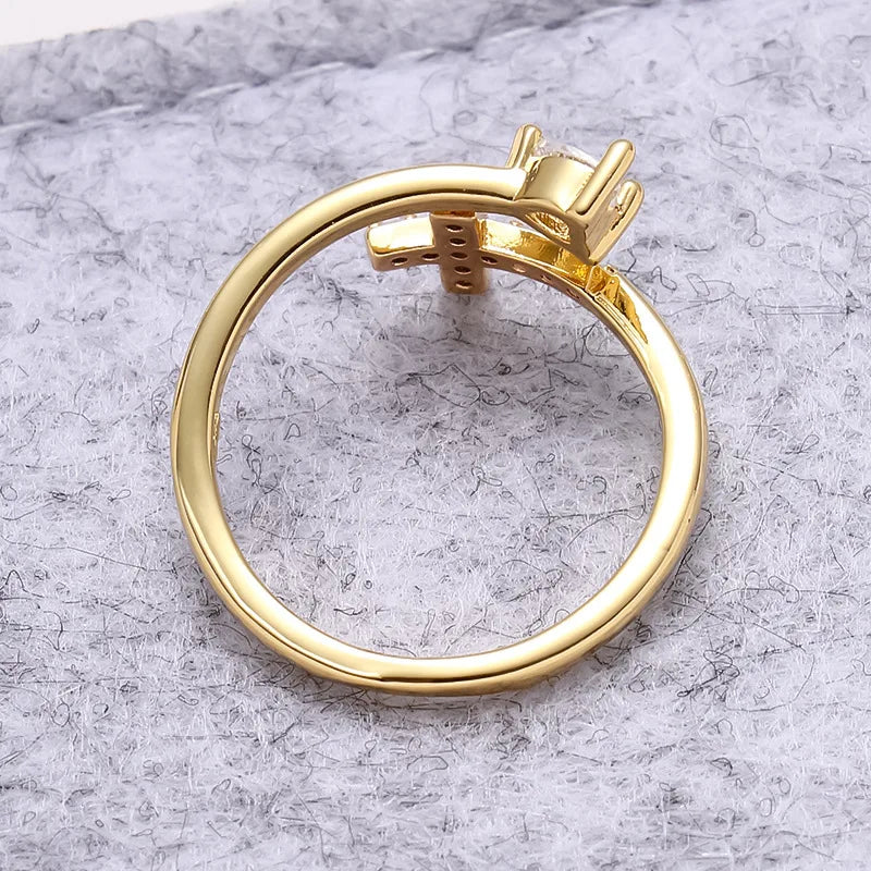 Anello da donna con croce e zirconi