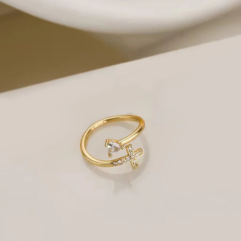 Anello da donna con croce e zirconi