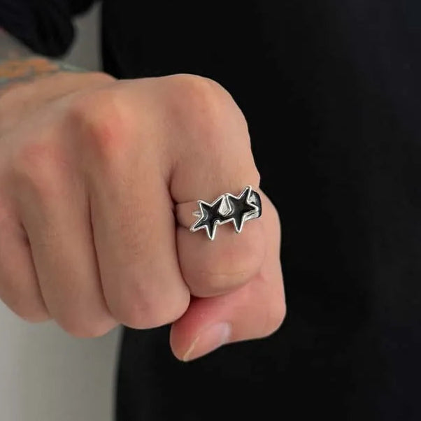 Öppen ring med dubbla stjärnor i retro streetwear-stil svart