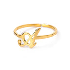 Bague fine personnalisée avec initiale a