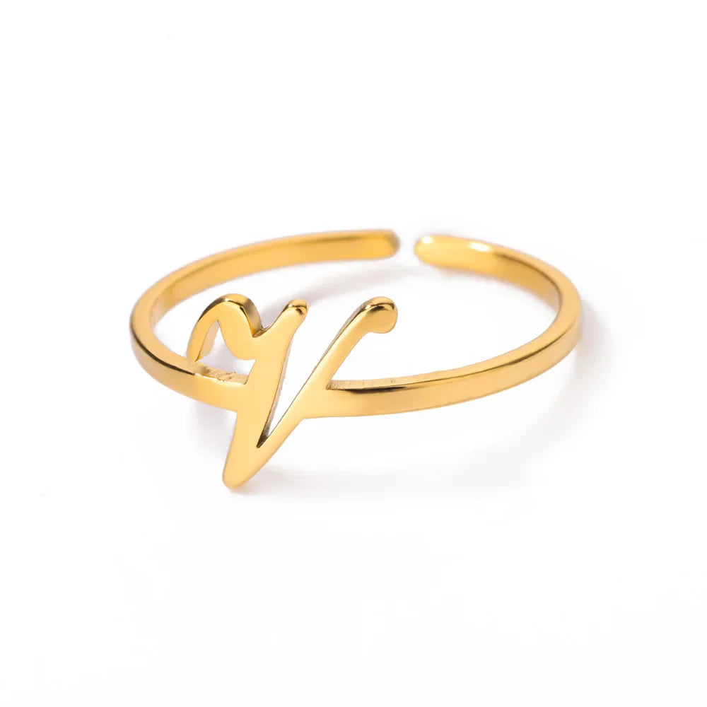 Bague fine personnalisée avec initiale v