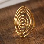 Bague large en forme de spirale texturée or