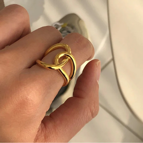 Original ring med knude i guld