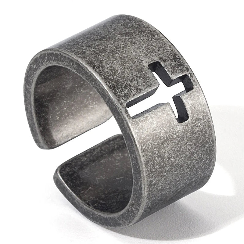 Offener Ring mit patinierendem Kreuz