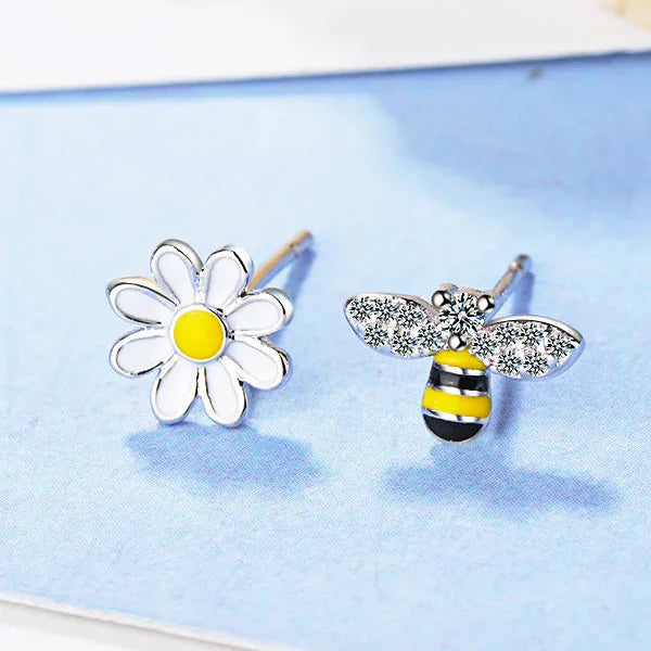 Bee and daisy flower earrings