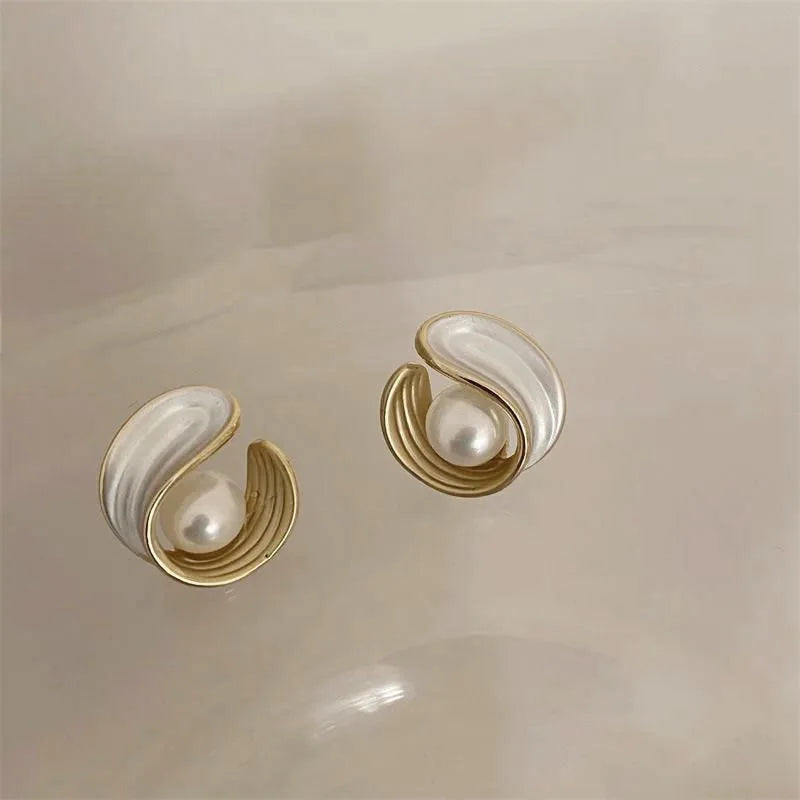 Boucles d'Oreilles Clou en Nacre et Perle Coquillage 