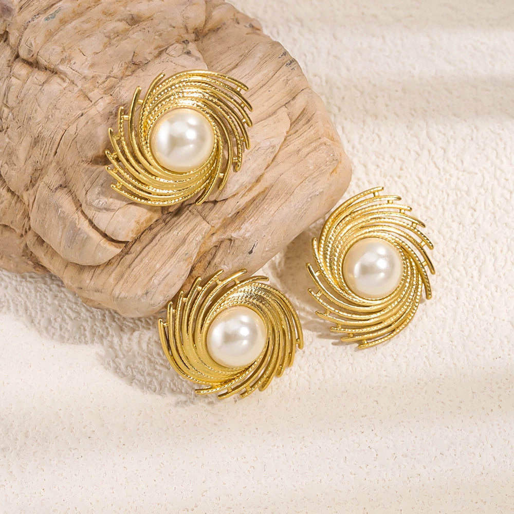 Stecker-Ohrringe mit Perle im Stil der Knoten
