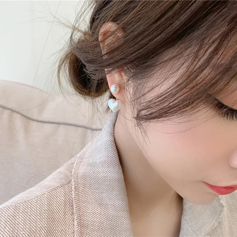 Boucles d'Oreilles Clou en Perles Blanches Coeur