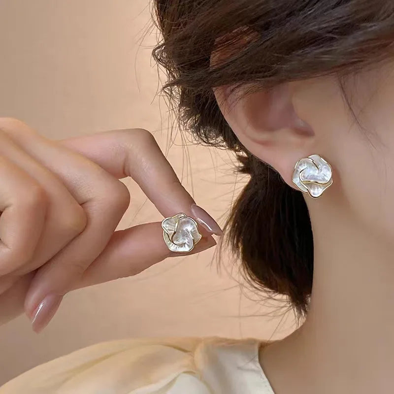 Boucles d'Oreilles Clou Fleur de Camélia