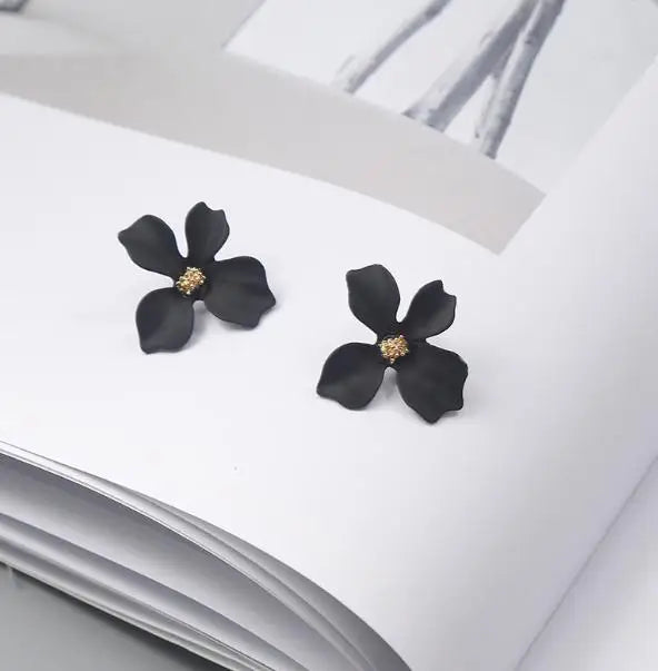 Ohrstecker Blume Vier Blütenblätter schwarz