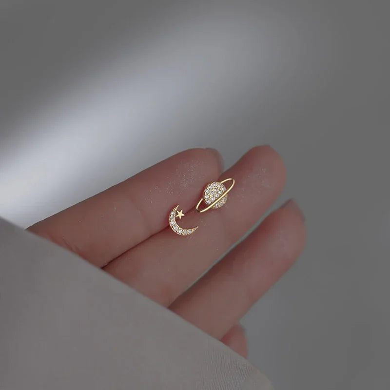 Ohrstecker Mond und Kugel aus Zirkon Gold