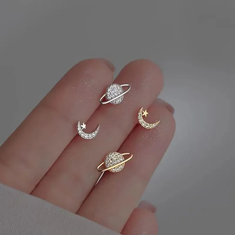 Ohrstecker Mond und Kugel aus Zirkon Gold