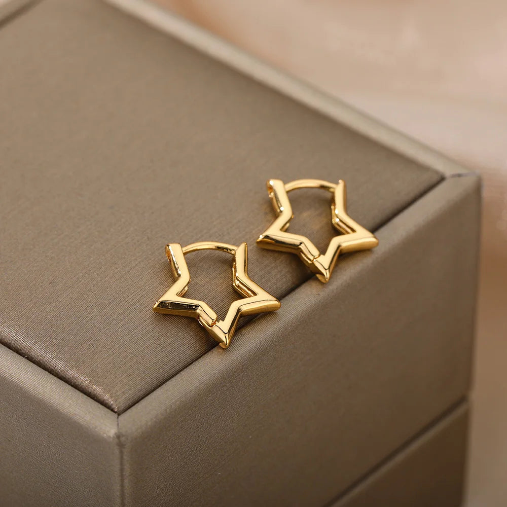 Geometriska stjärnformade creolörhängen i guld