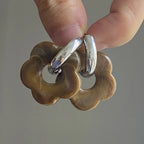 Boucles d'Oreilles Créoles Fleur en Résine