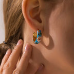 Boucles d'oreilles créoles fleurs de roses émaillées bleu