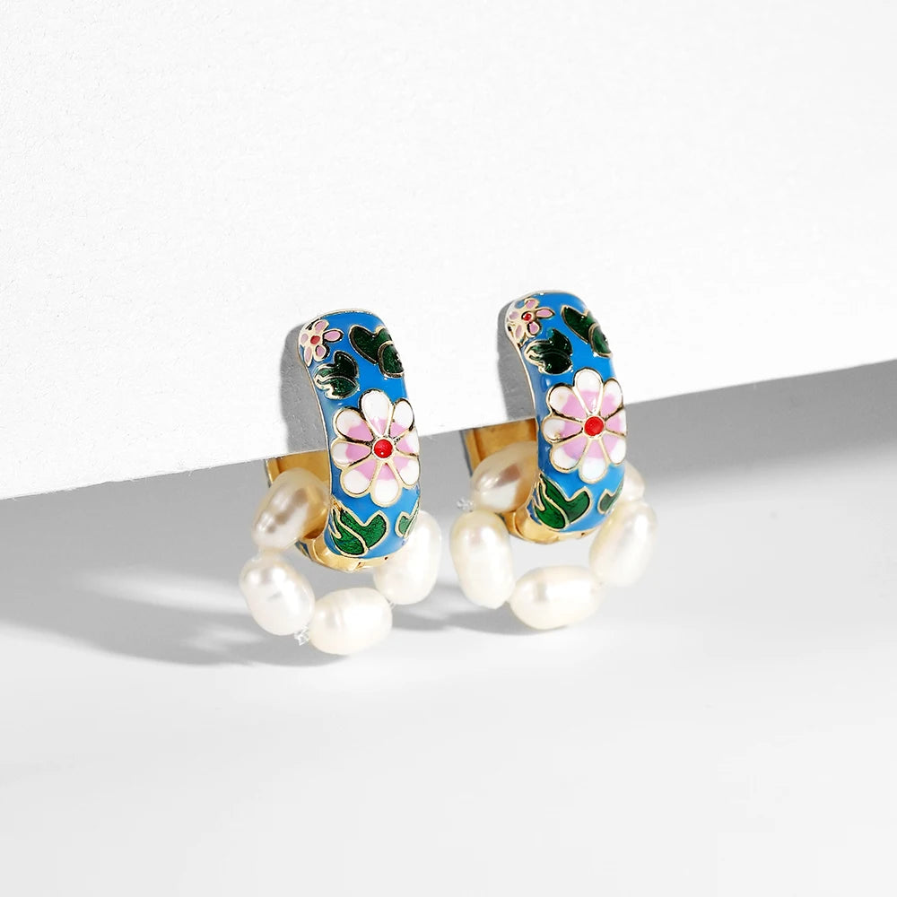 Boucles d'oreilles créoles fleurs de roses émaillées bleu