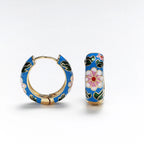 Boucles d'oreilles créoles fleurs de roses émaillées bleu