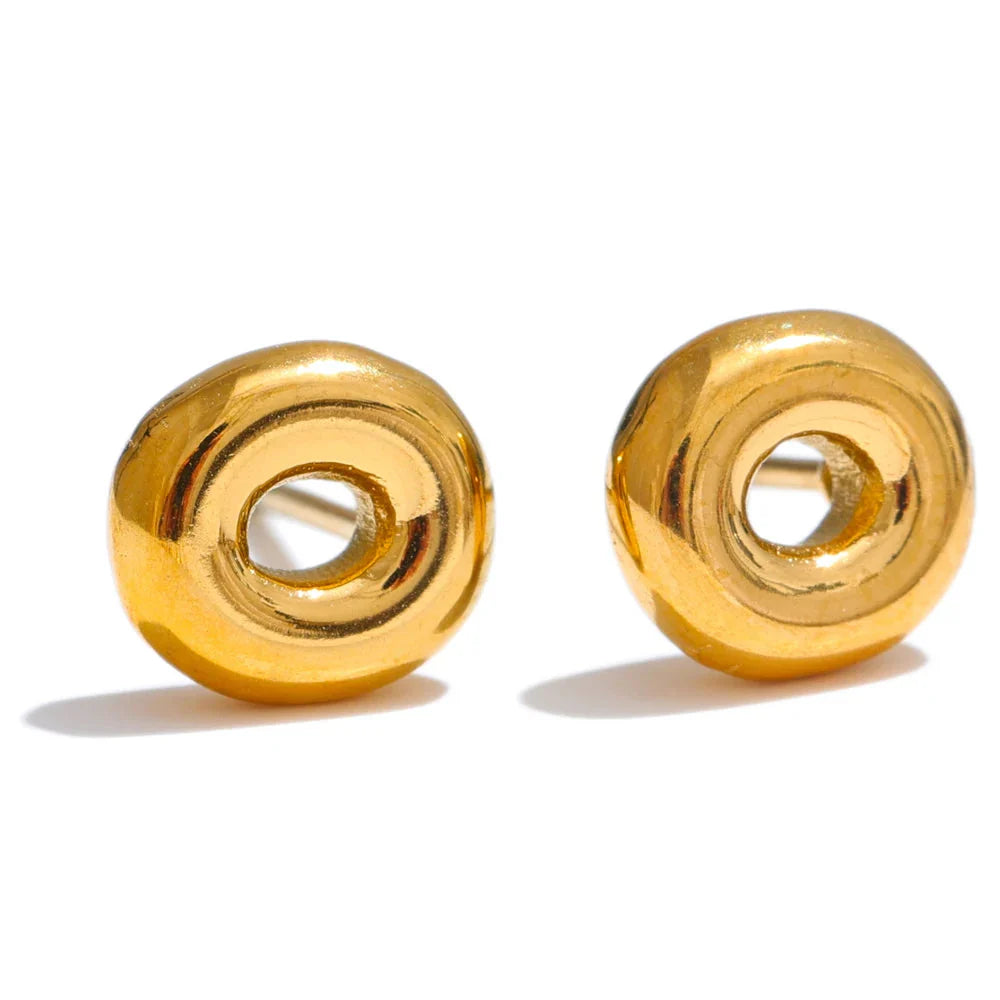 Personalized earrings with initial o
