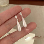 Ohrstecker in Tropfenform mit weißem Zirkonia 