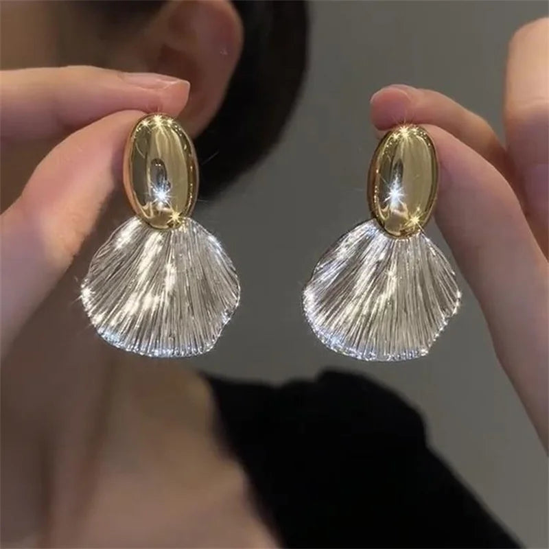 Ohrringe mit hängenden Muscheln in Form von Jakobsmuscheln