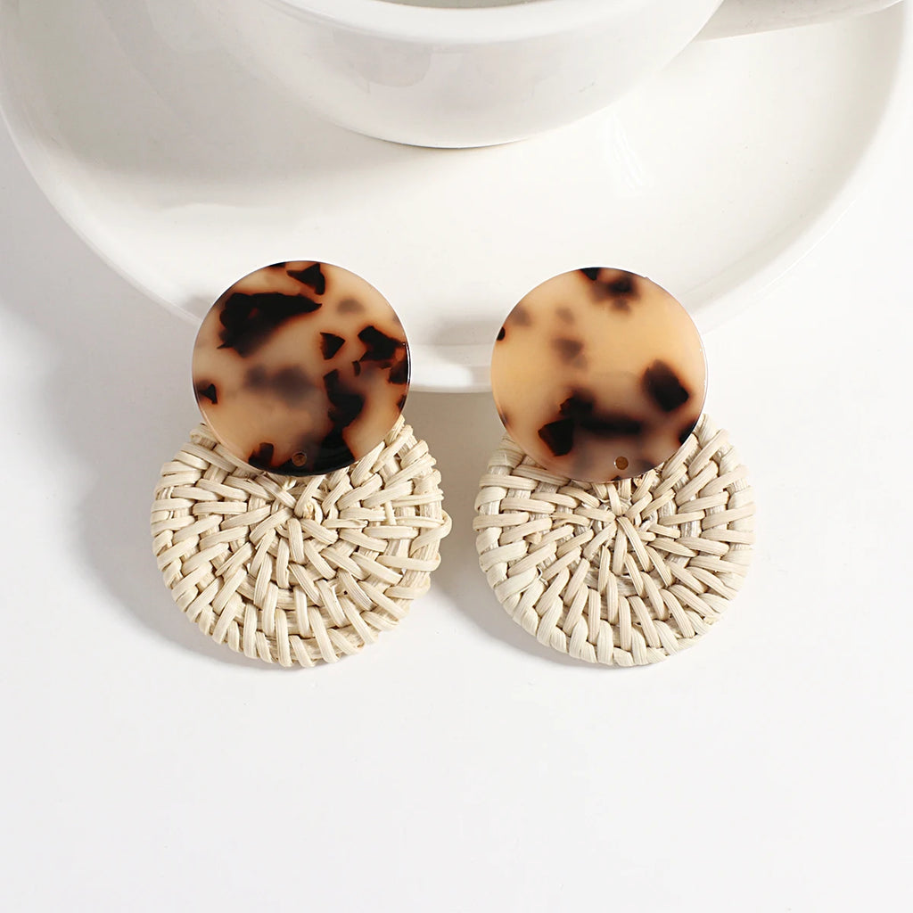 Bohemian Style Dangling Earrings with Natural Effect 