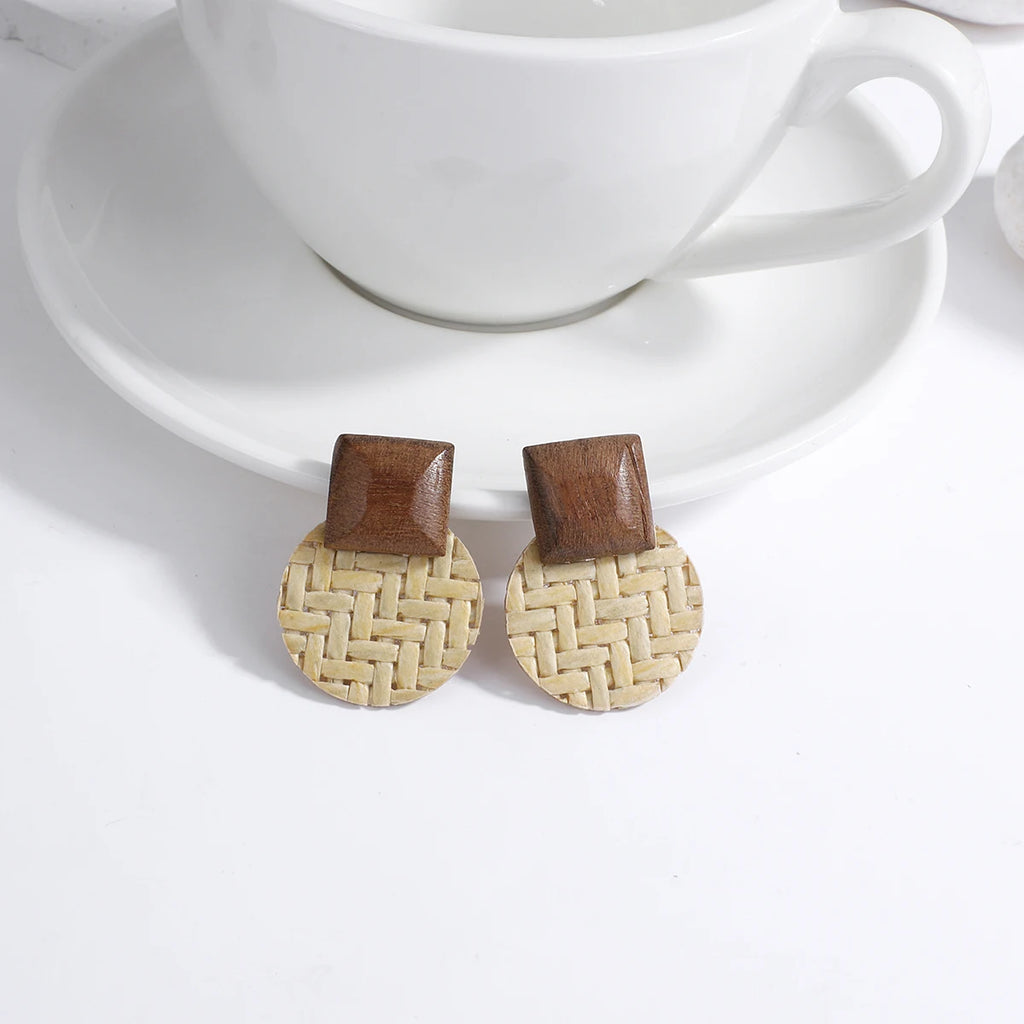 Bohemian Style Dangling Earrings with Natural Effect 