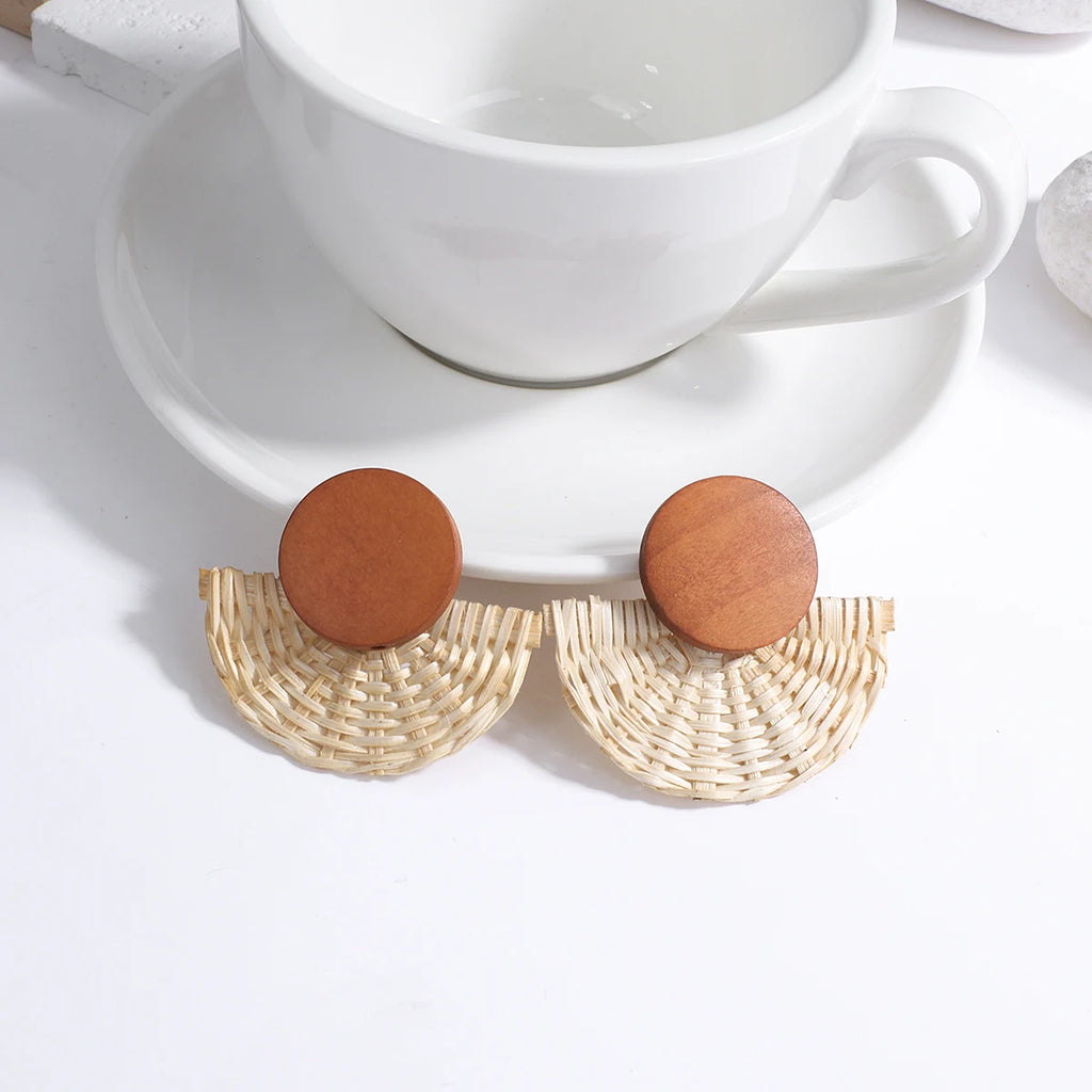 Bohemian Style Dangling Earrings with Natural Effect 
