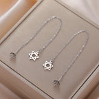 Långa hängande örhängen med <span data-glossary-id="">Davidsstjärnan</span> judiskt symbol i silver