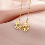 Långa hängande örhängen med rund <span data-glossary-id="">Davidsstjärnan</span> judiskt symbol i guld