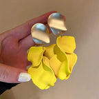 Orecchini pendenti con petali di fiore gialli