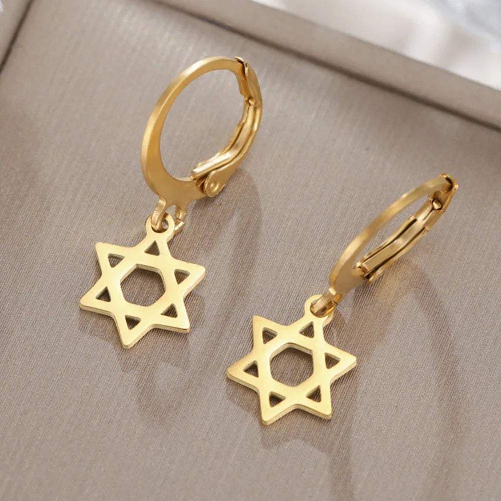 Dangling earrings for women with the symbolic Jewish Star of David in gold