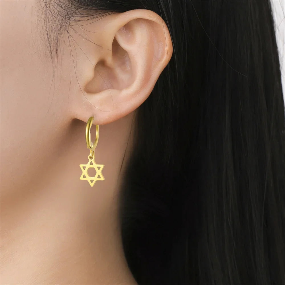 Dangling earrings for women with the symbolic Jewish Star of David in gold
