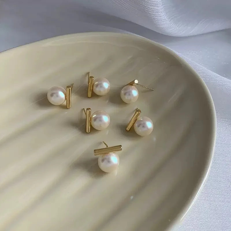 Orecchini con perla e barra geometrica