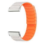 Magnetni pašček za uro Fitbit Versa 3, Versa 4, Sense 1 in Sense 2 belo-oranžen