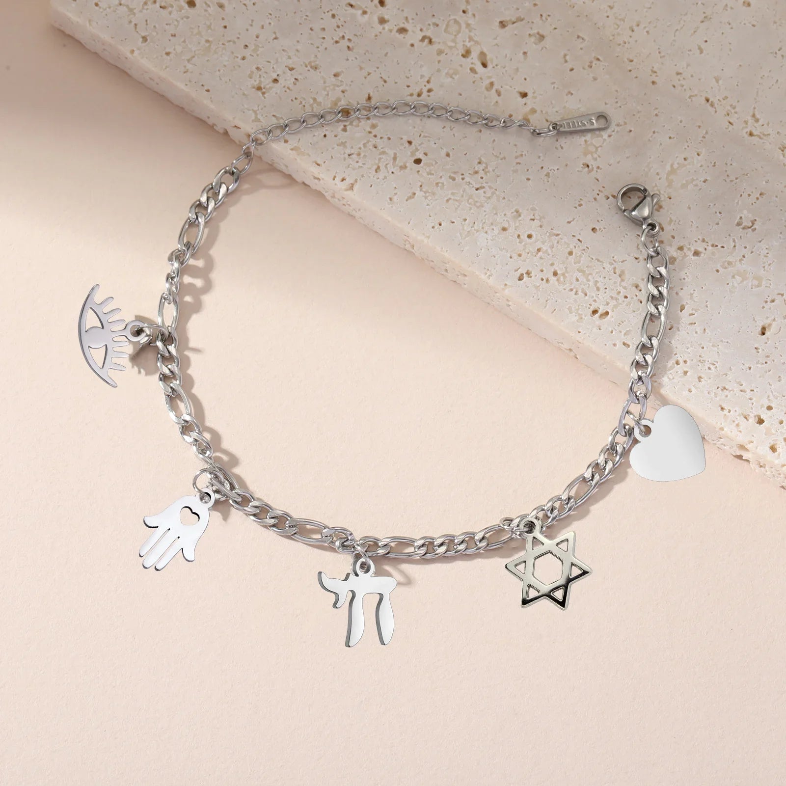 Verstellbares Armband mit jüdischen Schutzanhängern aus Silber