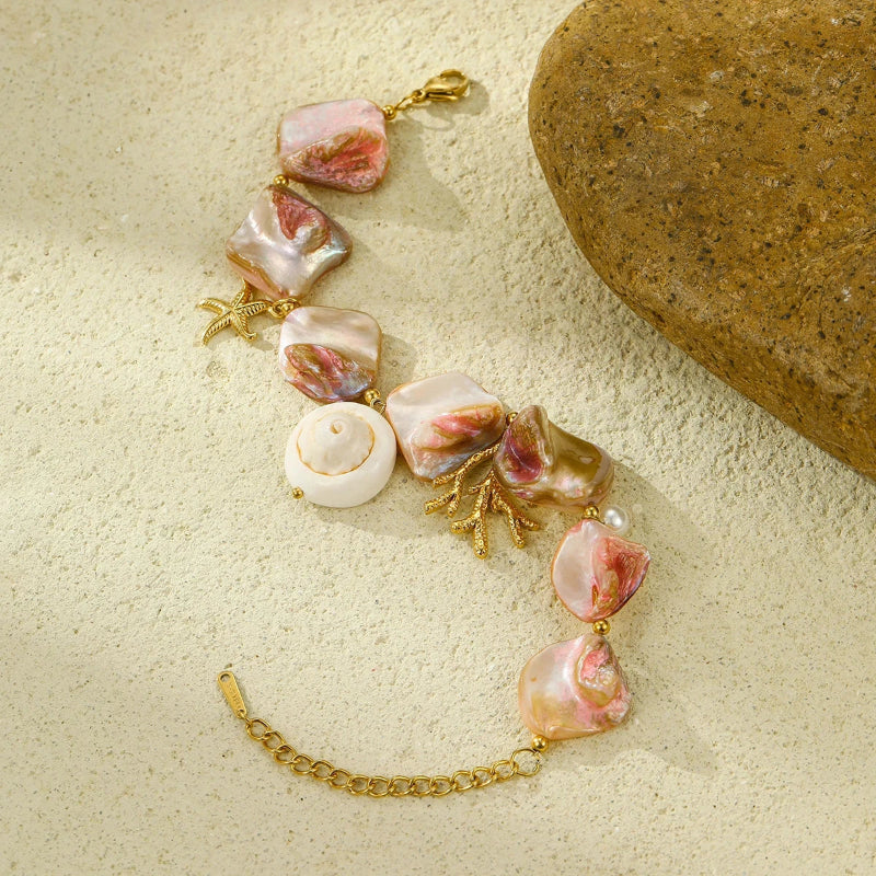 Muschelarmband mit schönen Perlmuttperlen