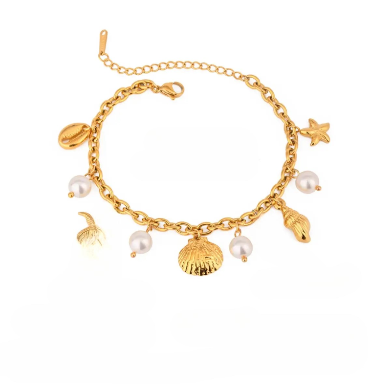 Armband mit Muscheln und weißen Perlen