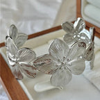 Bracelet with large hibiscus flowers, silver