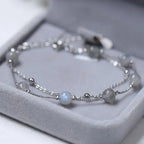 Bracelet avec perles de pierre de lune aux reflets irisés